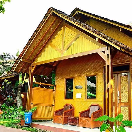 Hotel Galuh Прамбанан Экстерьер фото