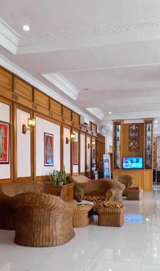 Hotel Galuh Прамбанан Экстерьер фото